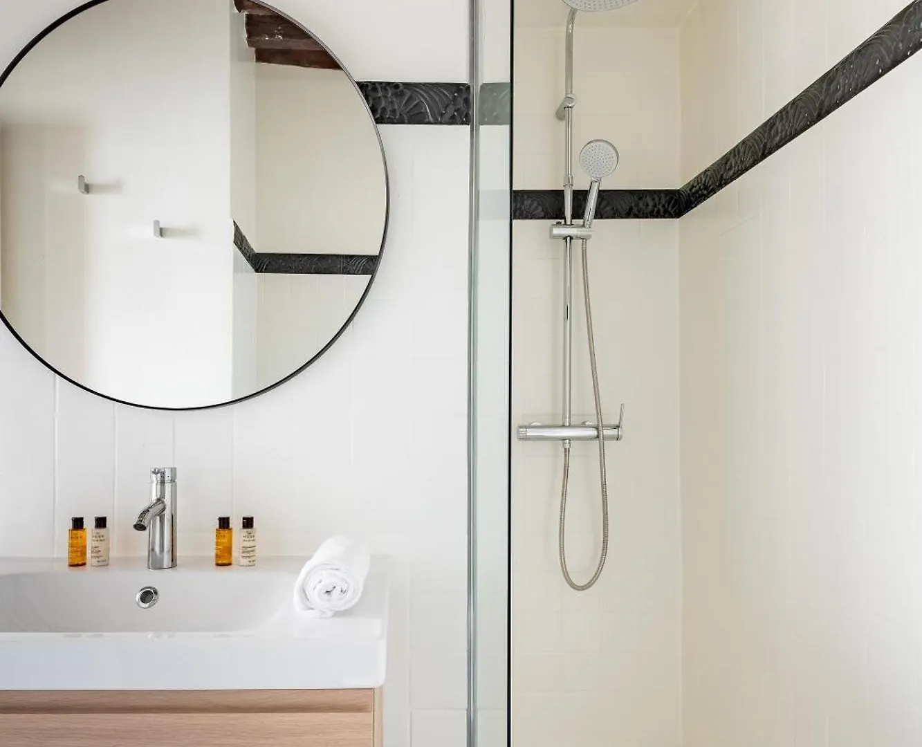 Veeve - Rivoli Rustique Apartment Paris